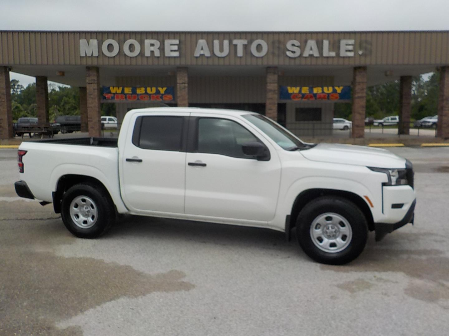 2024 White /Gray Nissan Frontier s (1N6ED1EJXRN) with an 3.8L V6 engine, Automatic transmission, located at 1617 W Church Street, Livingston, TX, 77351, (936) 327-3600, 30.710995, -94.951157 - ONE OWNER!! LOW MILES!! CREW CAB!! - Photo#0